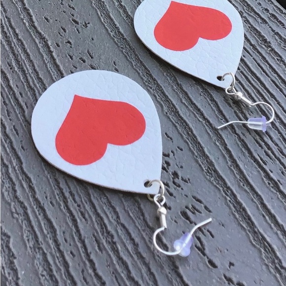 Heart earring - Picture 3 of 5